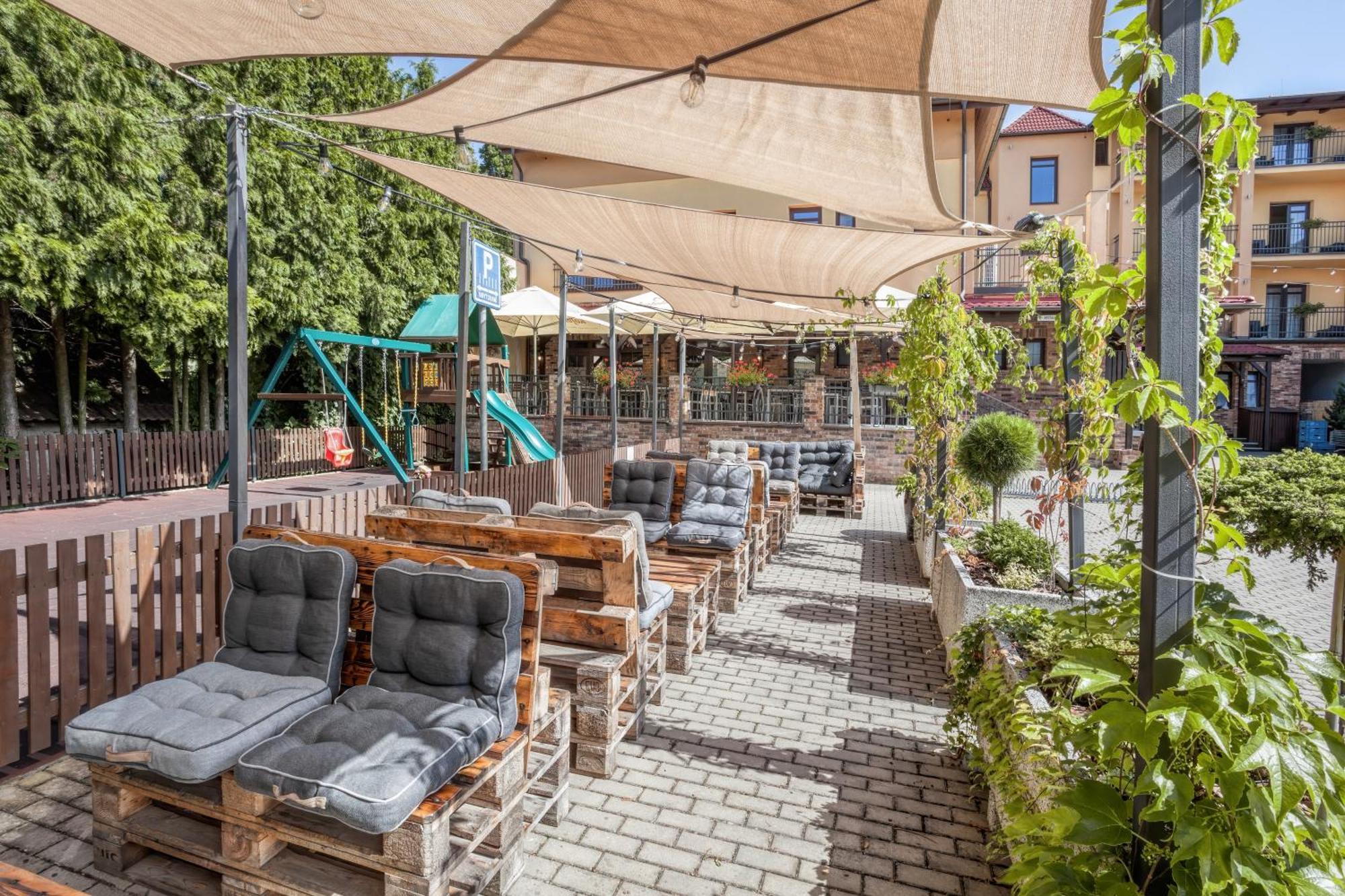 בזנץ Hotel Lidovy Dum מראה חיצוני תמונה