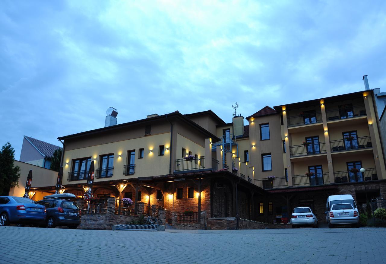 בזנץ Hotel Lidovy Dum מראה חיצוני תמונה