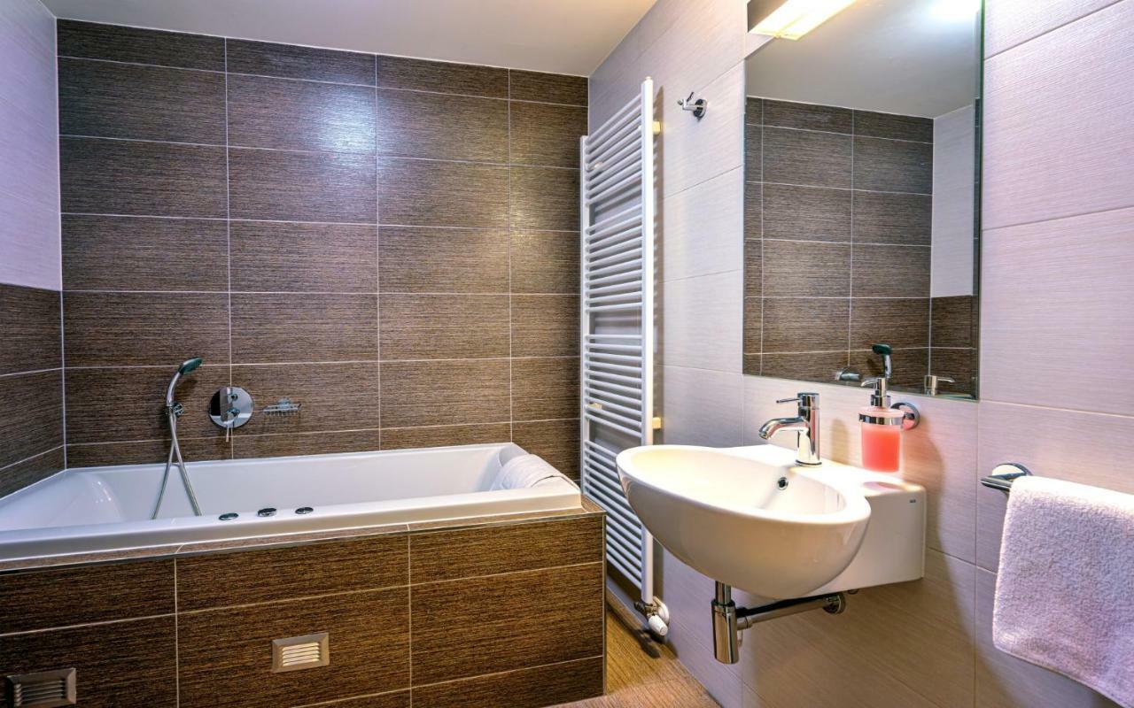 בזנץ Hotel Lidovy Dum מראה חיצוני תמונה