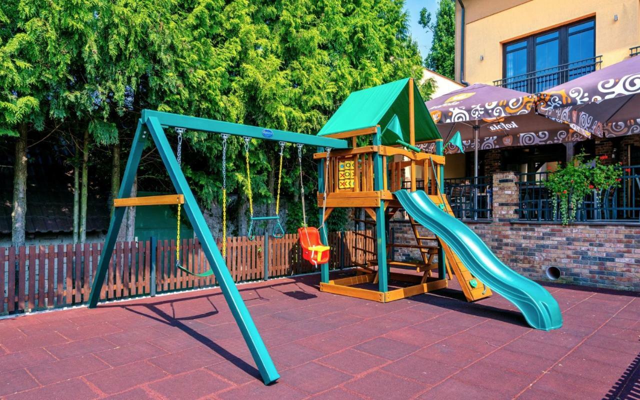 בזנץ Hotel Lidovy Dum מראה חיצוני תמונה